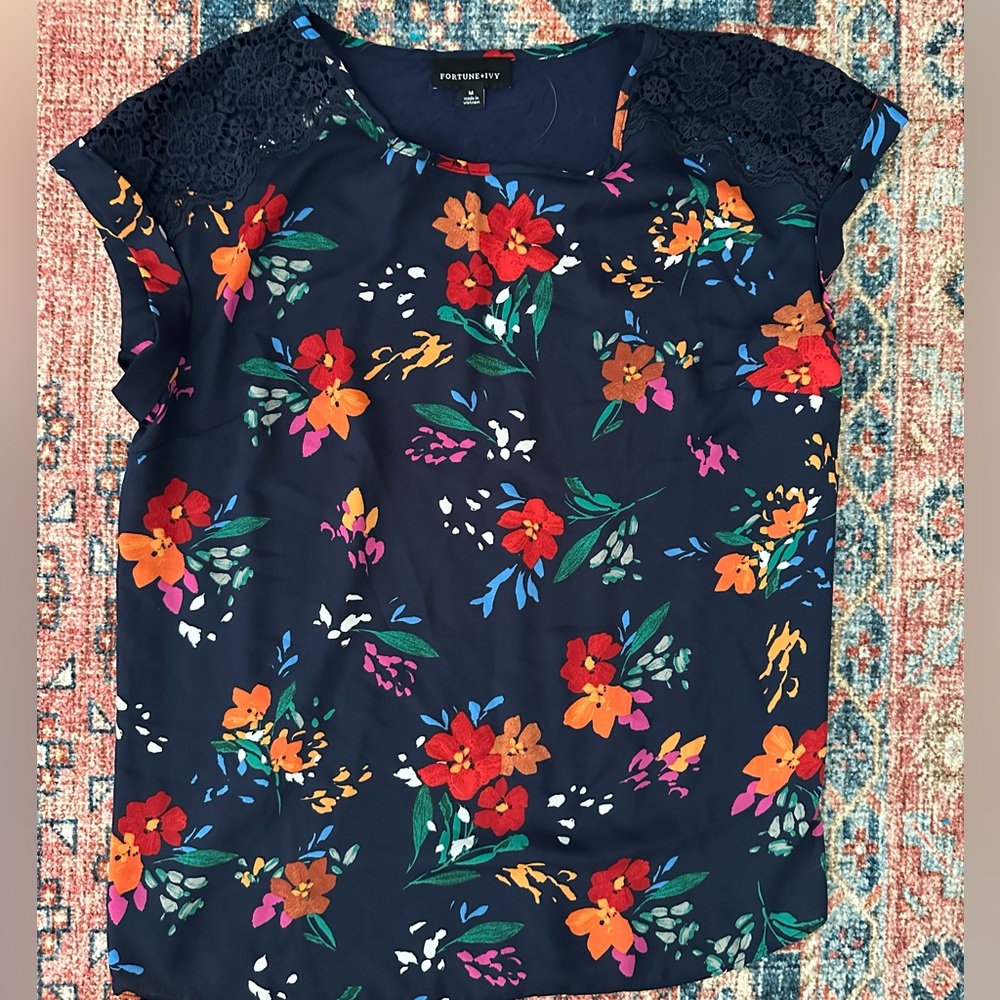 Fortune + Ivy (stitch fix) like new medium navy floral top